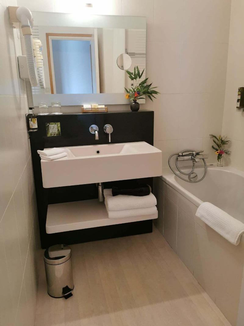 Logis Le Gavrinis Hotel 3*