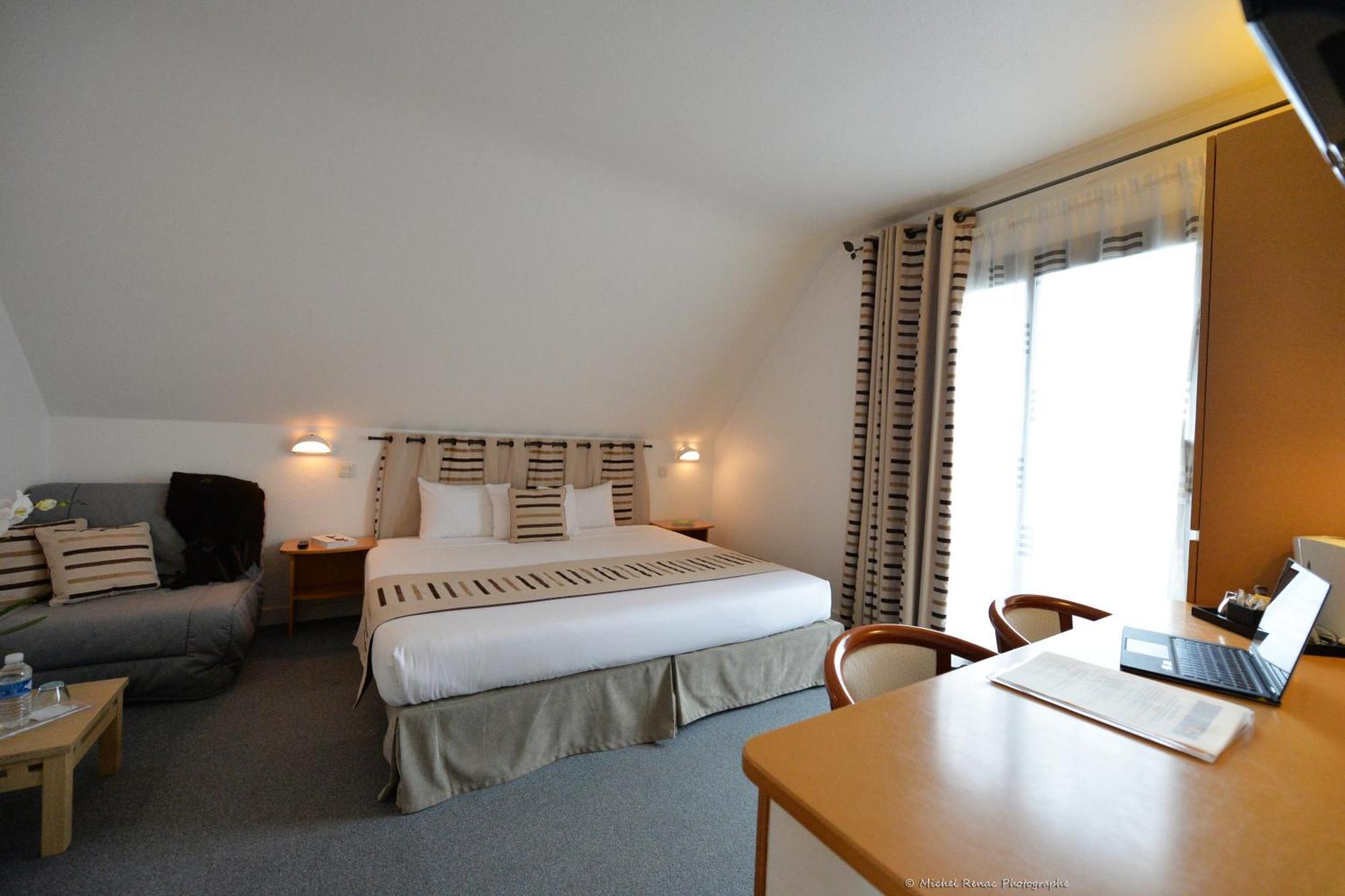 Hotel Logis Le Gavrinis 3*